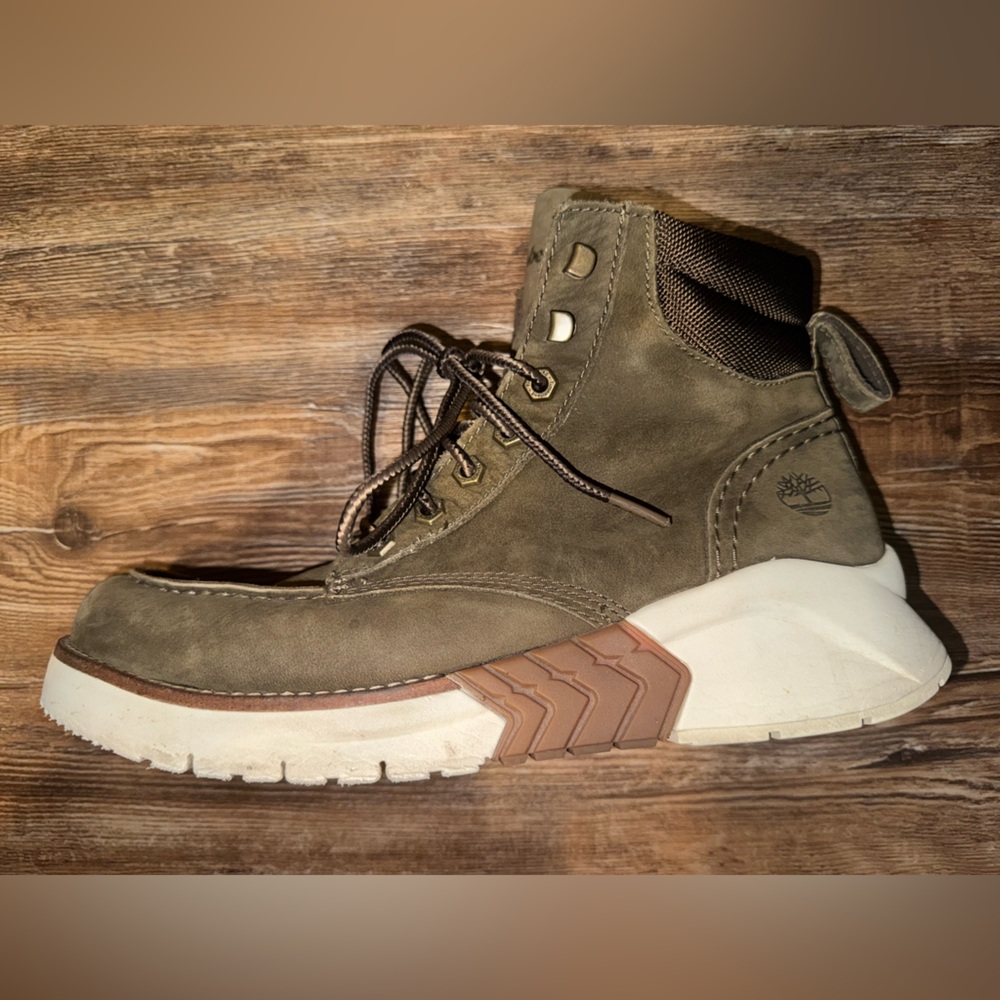 Sick Timberland Boots size 8